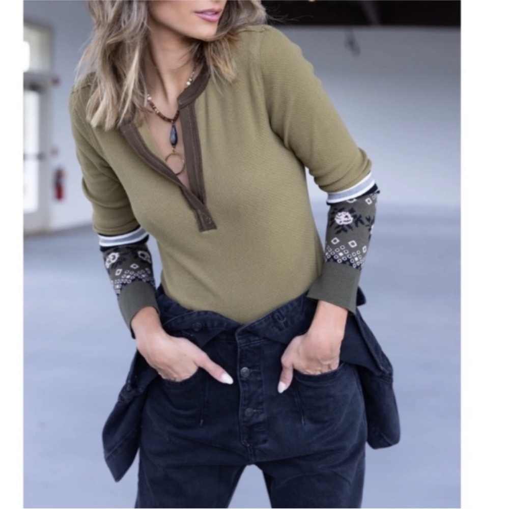 NWT FREE PEOPLE Mikah layering cuff knit top size XS green longsleeve henley - Picture 3 of 11